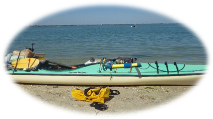 A kayak on the beach

Description automatically generated