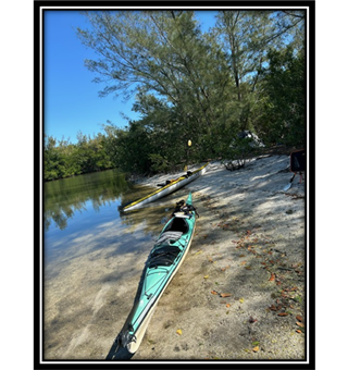 A kayak on the shore

Description automatically generated